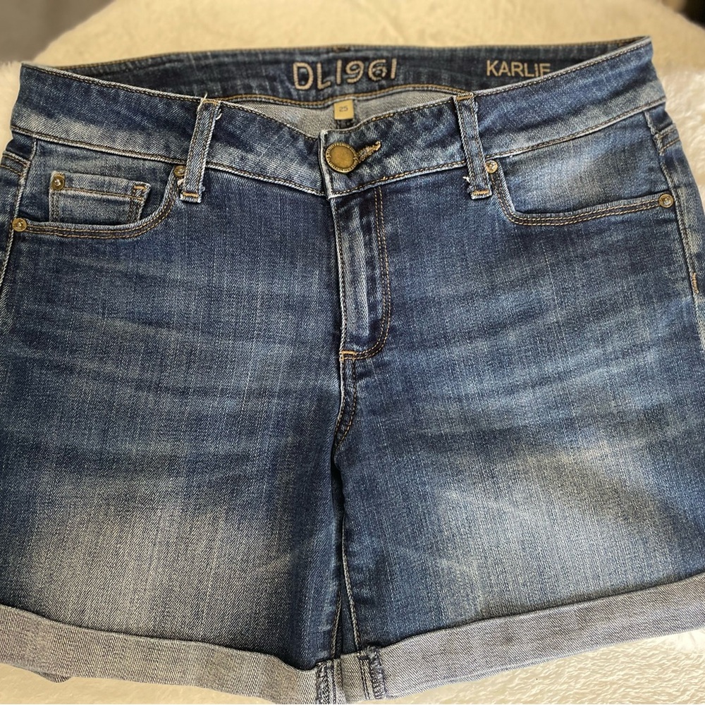 DL shorts sz 25
